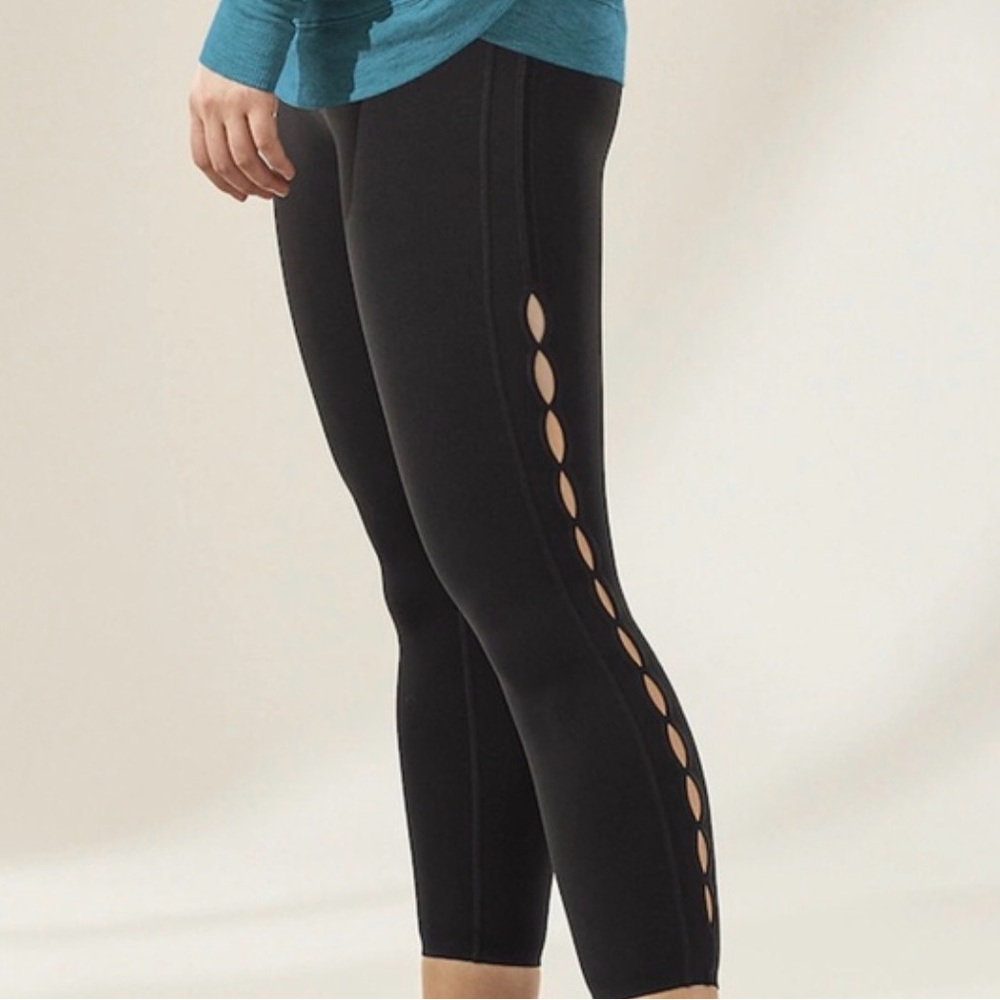 Athleta Horizon Scallop Capri